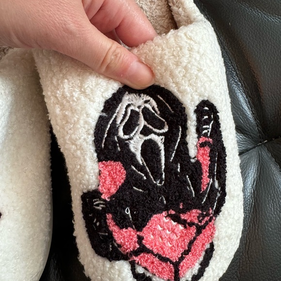 Cozy “Scream” Ghostface Slippers - Perfect for Horror Fans! - Picture 3 of 11